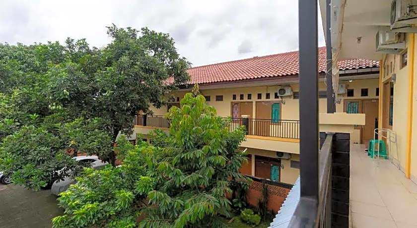 Kostawira Syariah Bintaro Mitra RedDoorz