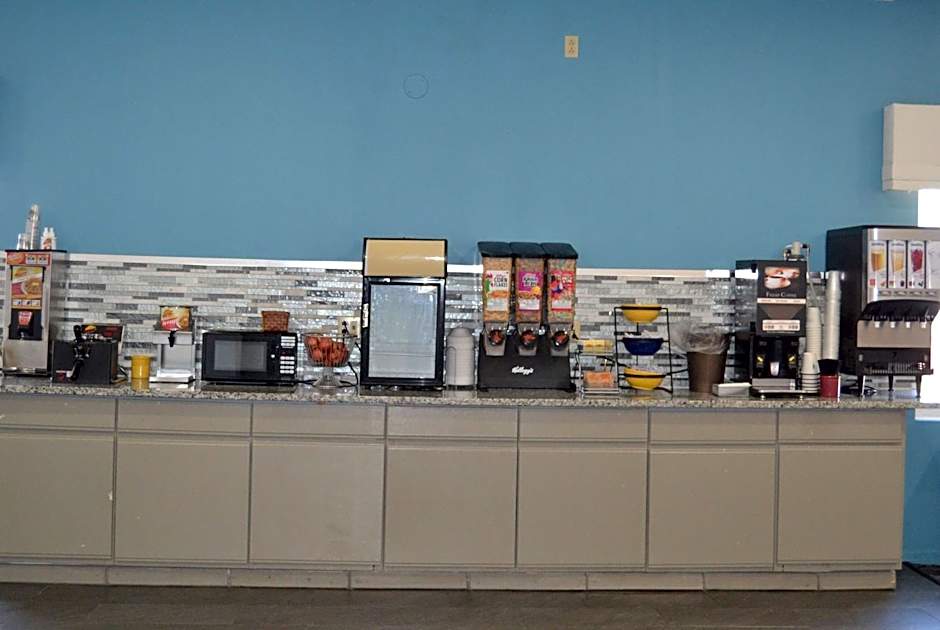 Days Inn and Suites by Wyndham Sikeston