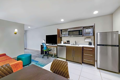 1 Queen Bed 1 Bedroom Suite Nonsmoking