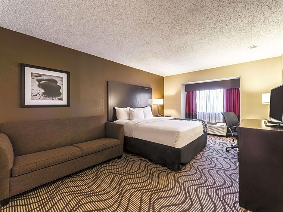 La Quinta Inn & Suites by Wyndham Collinsville - St Louis