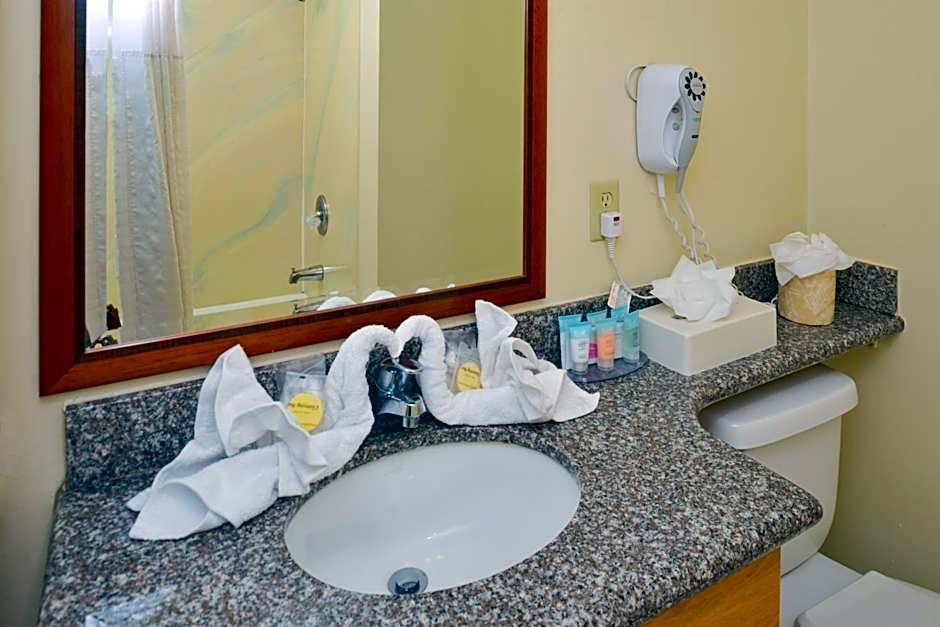 Edgewater Inn and Suites