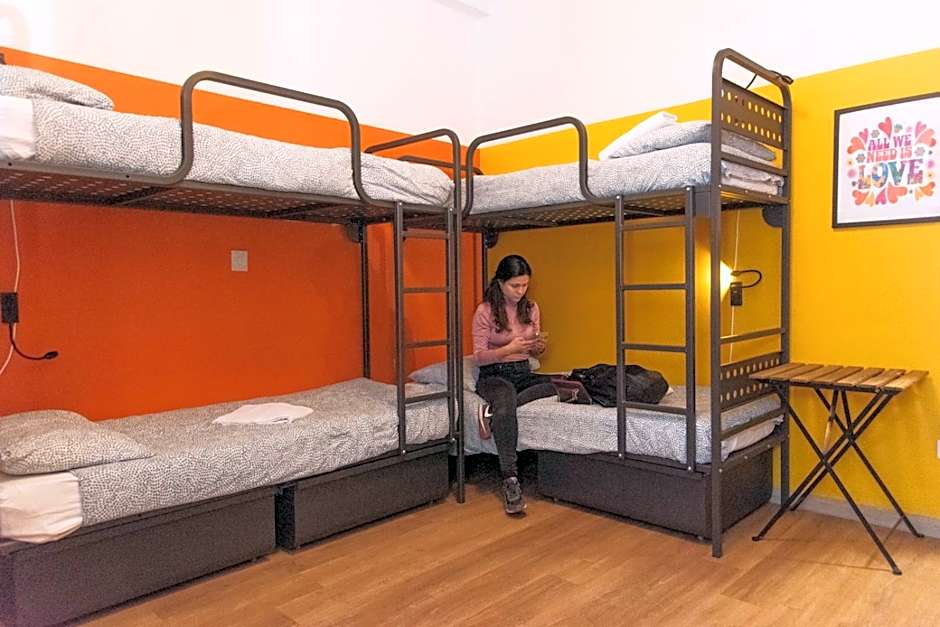 Sunflower Beach Backpacker Hostel & Bar