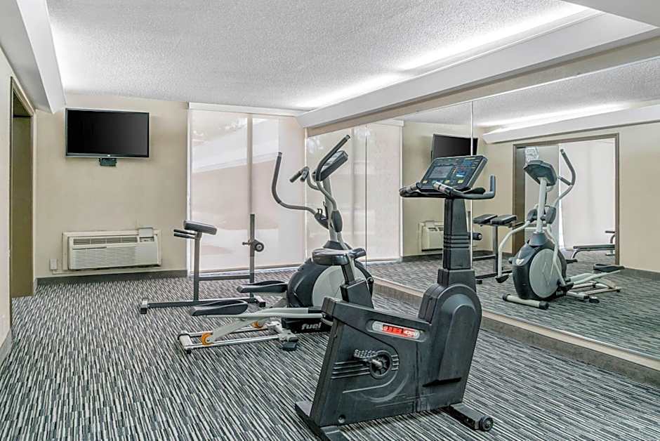 Quality Inn & Suites Banquet Center