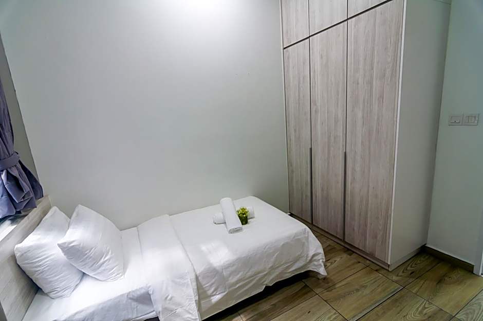 Kenwingston Square Garden By IdealHub