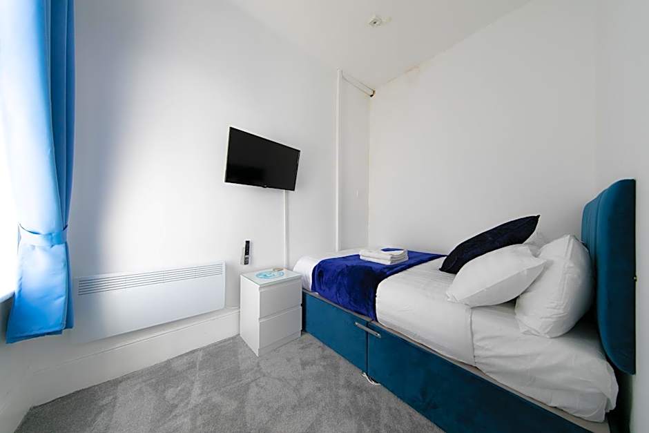 The New Apollo Hotel