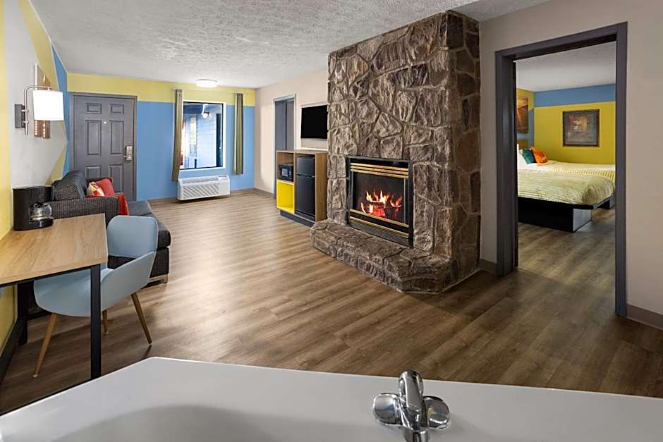 Days Inn By Wyndham Pigeon Forge South