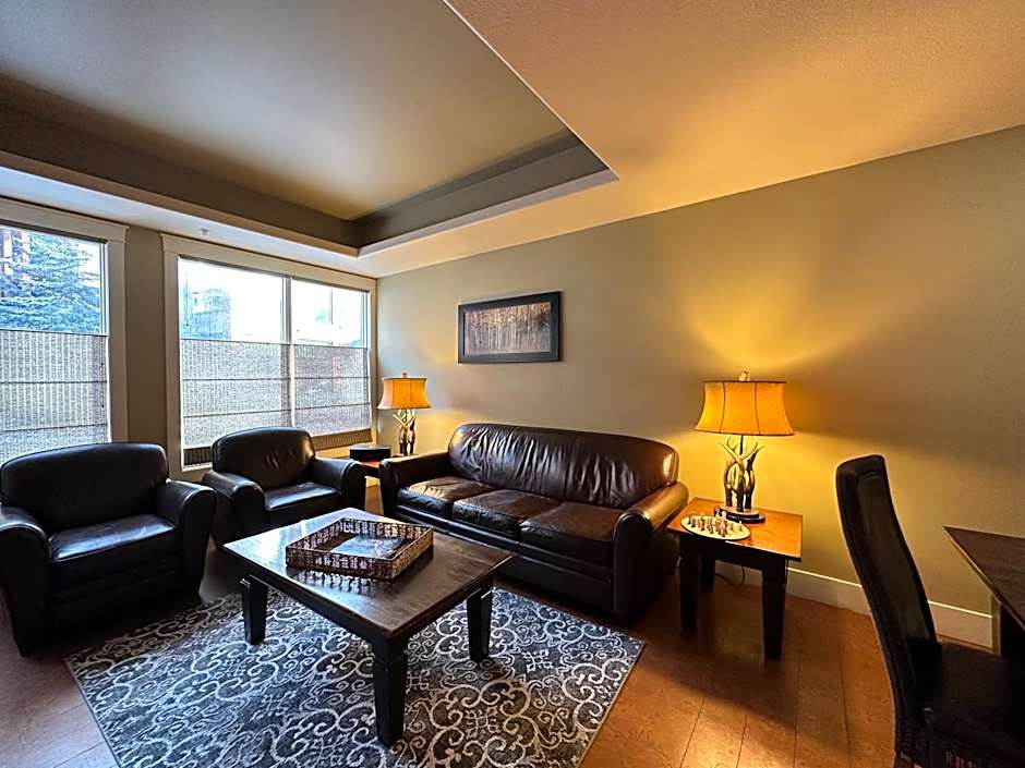 Solara Escape - 2BR Retreat with Pool - Hot Tub - Gym - Spa