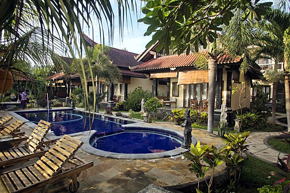 Tradisi Beach Front Villas