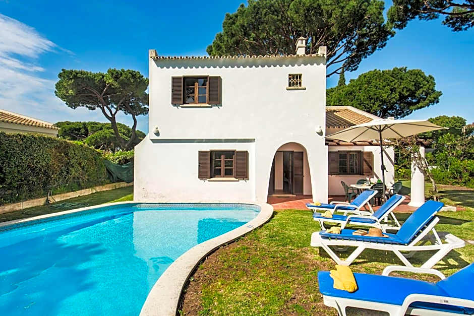 Perfect Retreat Overlooking Pinhal Golf Course, Private pool, Off-street parking