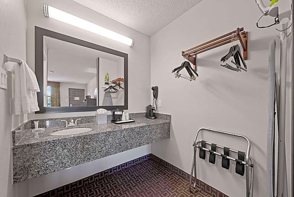 Days Inn by Wyndham Round Rock