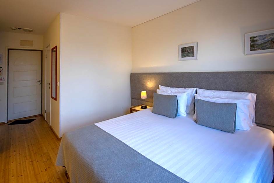 Logos hotel in Yad Hashmona