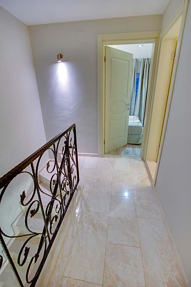 Pinehill Hotel & Suites