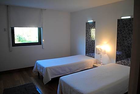 Twin Room - Disability Bathroom