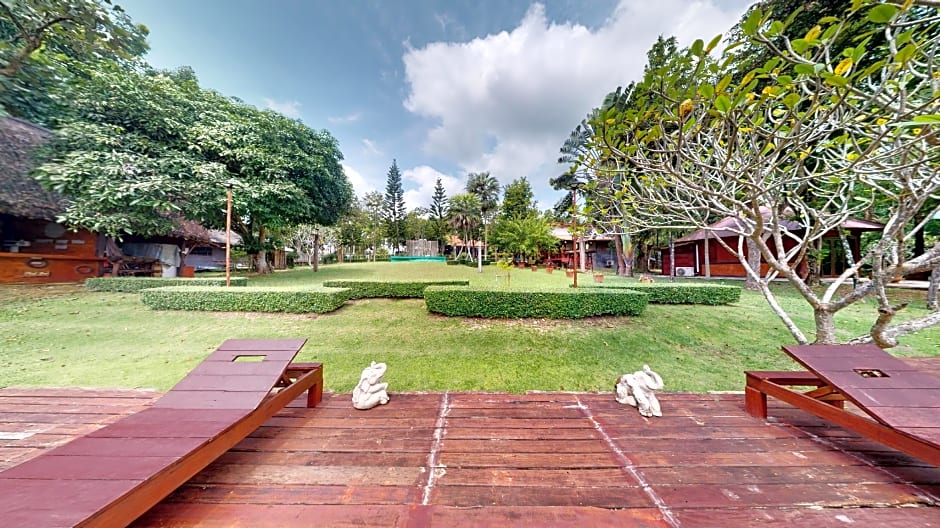 Baanwangnamkeaw Lodge