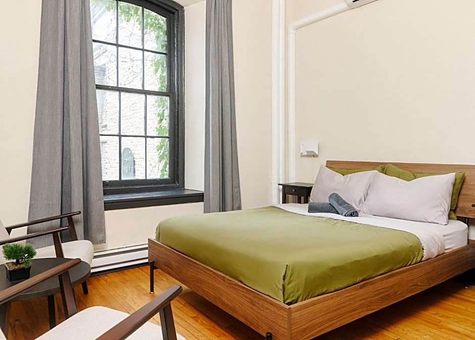 Saintlo Ottawa Jail Hostel