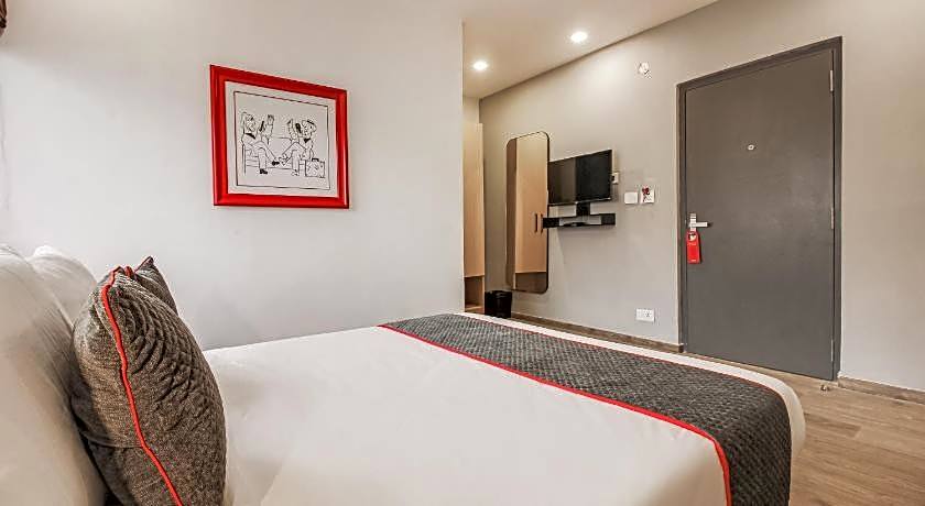 Super Townhouse 359 Begumpet Near Hyderabad Central