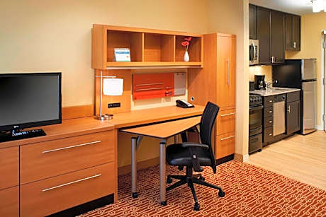 One-Bedroom Queen Suite
