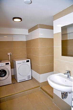 Standard Twin Room with Shared Bathroom