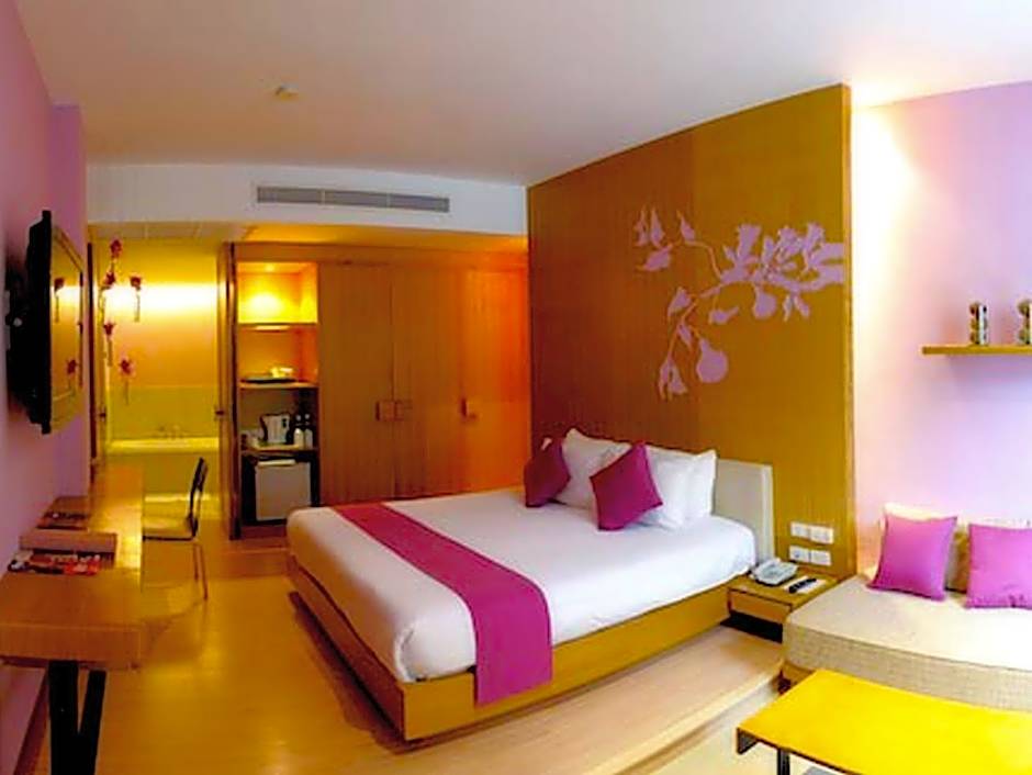 Iyara Beach Hotel and Plaza