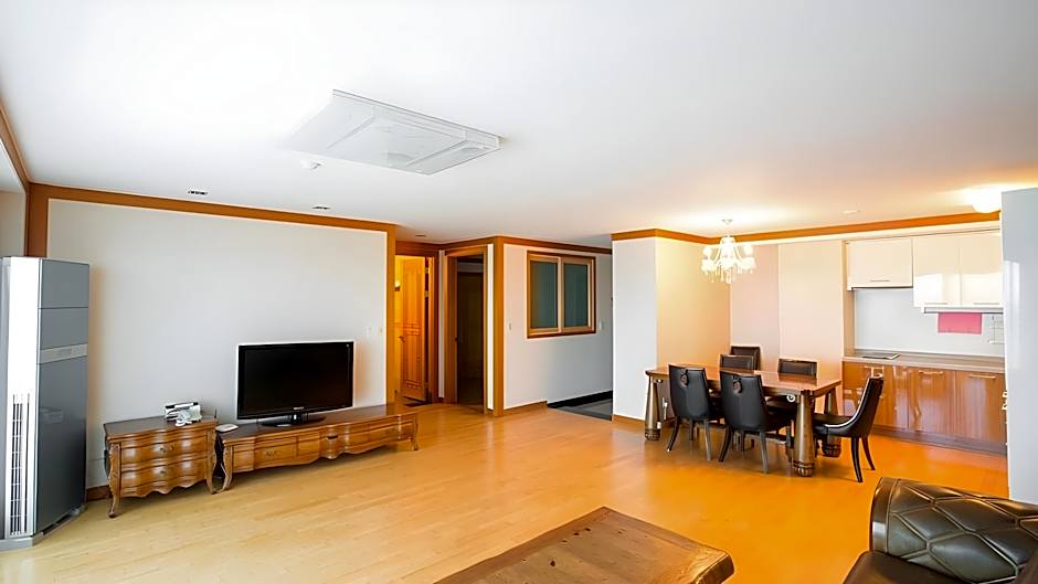Photo 1 of 8 of Royal Suite, Ocean View