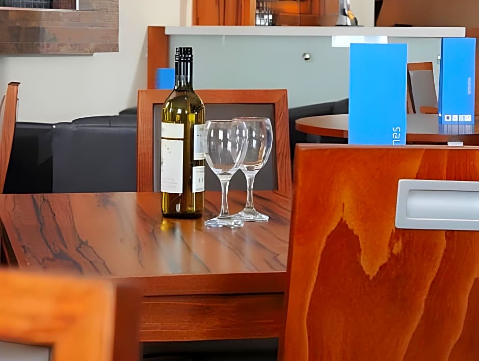 Holiday Inn Express London Gatwick Crawley By IHG