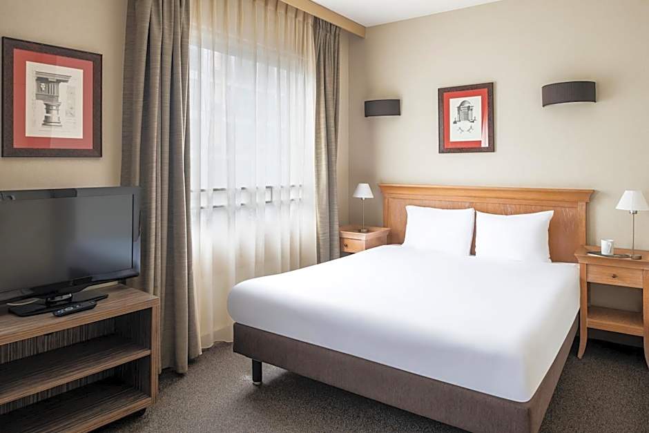 Adagio La Defense Esplanade Aparthotel