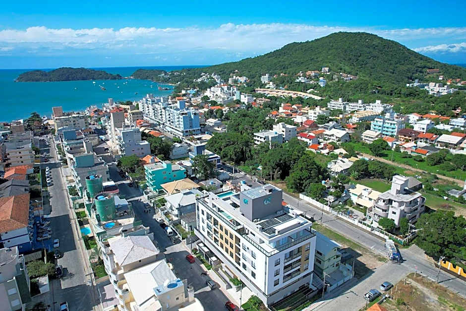 Adra 105 - Excelente apartamento no centro de Bombinhas - Rooftop com piscina e academia - À poucos metros da praia - (Consultar serviços de roupas de cama e banho)