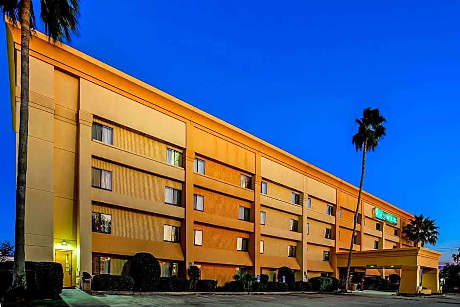 La Quinta Inn & Suites by Wyndham Houston Baytown East