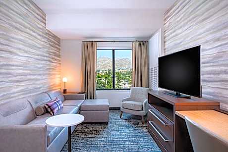 2 Bedroom Suite, Bedroom 1: 1 King, Bedroom 2: 1 King, Sofa Bed