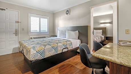 2 Queen Beds | Suite, Non-Smoking, Kitchen