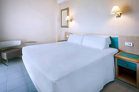 Double or Twin Room with Front Sea View