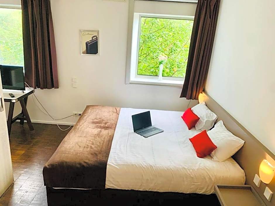 Standing Hotel Suites by Actisource