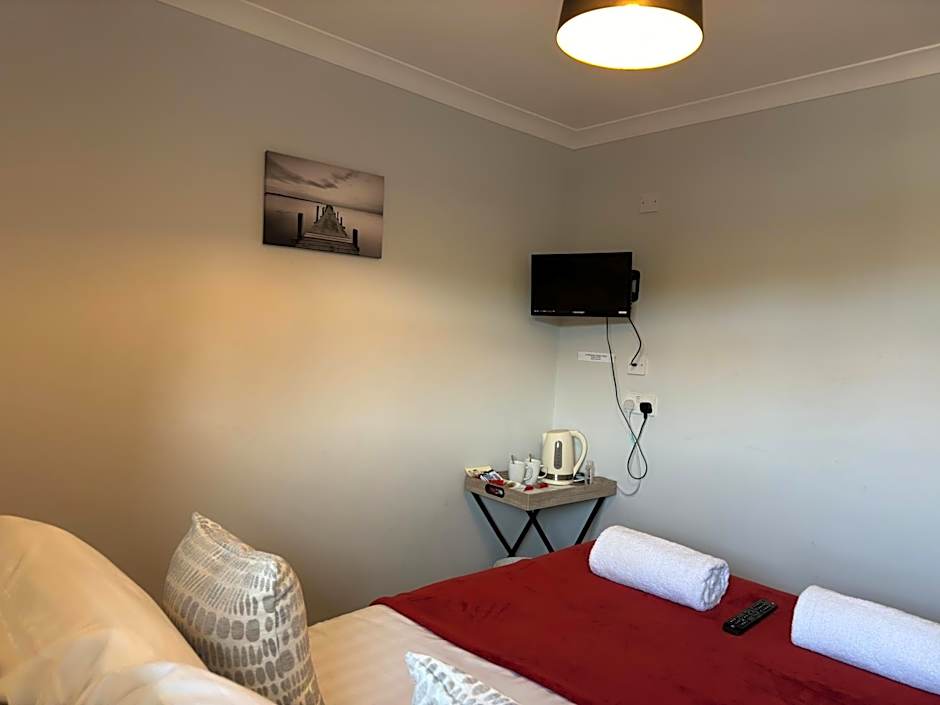 The Carpenters Arms Rooms in Broadway, Laugharne