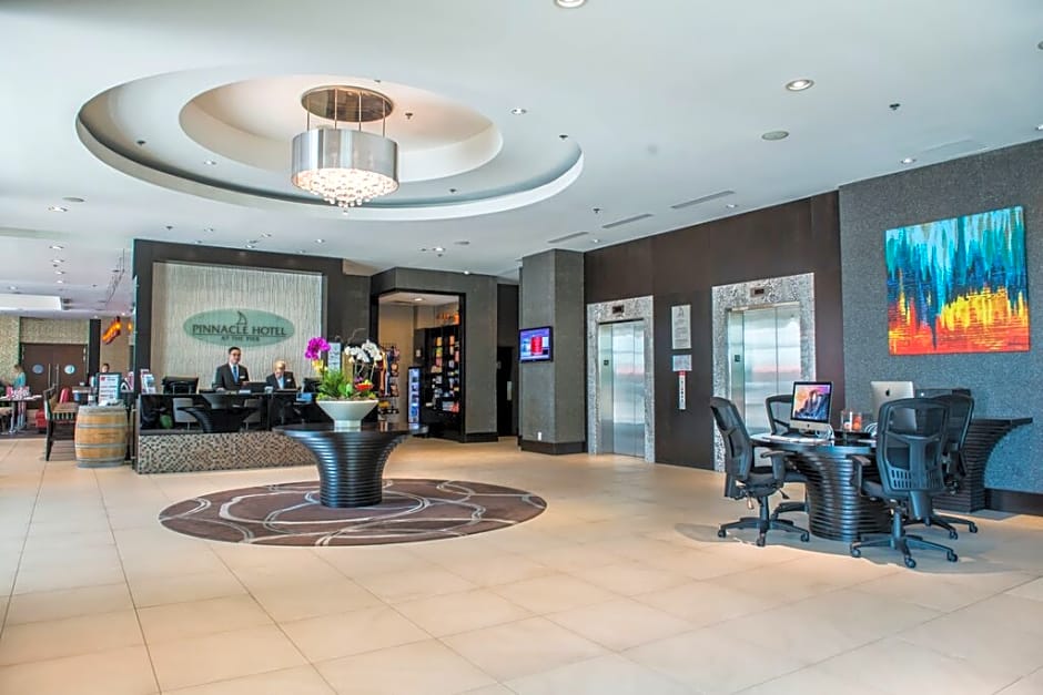 Pinnacle Hotel At The Pier