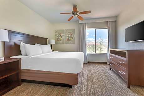 1 BEDROOM 1 KING SUITE 3X3 SHOWER