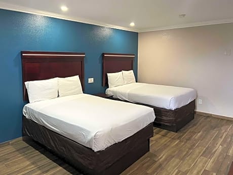 Queen Room with Two Queen Beds - Non-Smoking