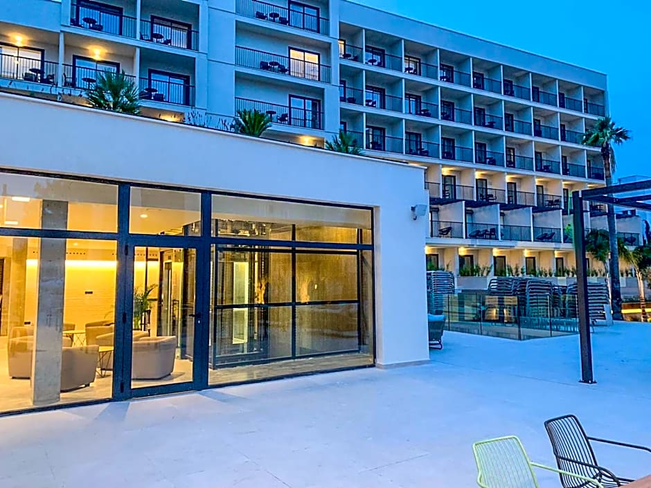 Mac Paradiso Garden Hotel