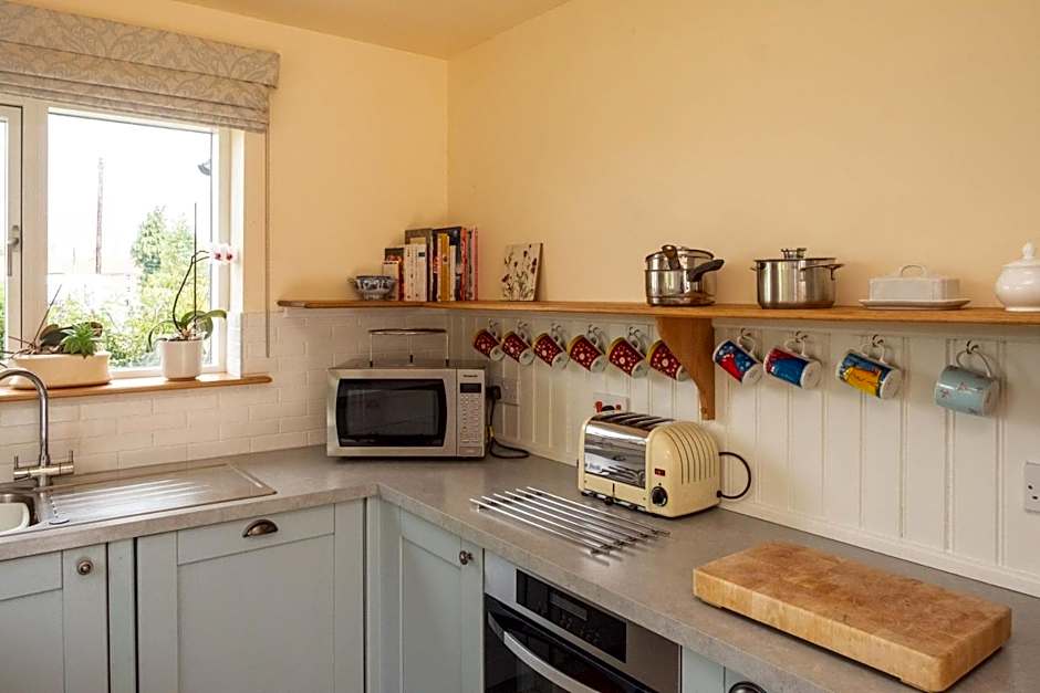 Willow House in Knodishall, Sleeps 7 - Only a short drive from Aldeburgh, Thorpeness & Snape Maltings - Managed by Aldeburgh Coastal Cottages