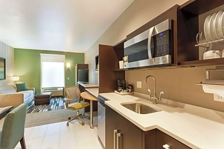 One-Bedroom King Suite - Non-Smoking