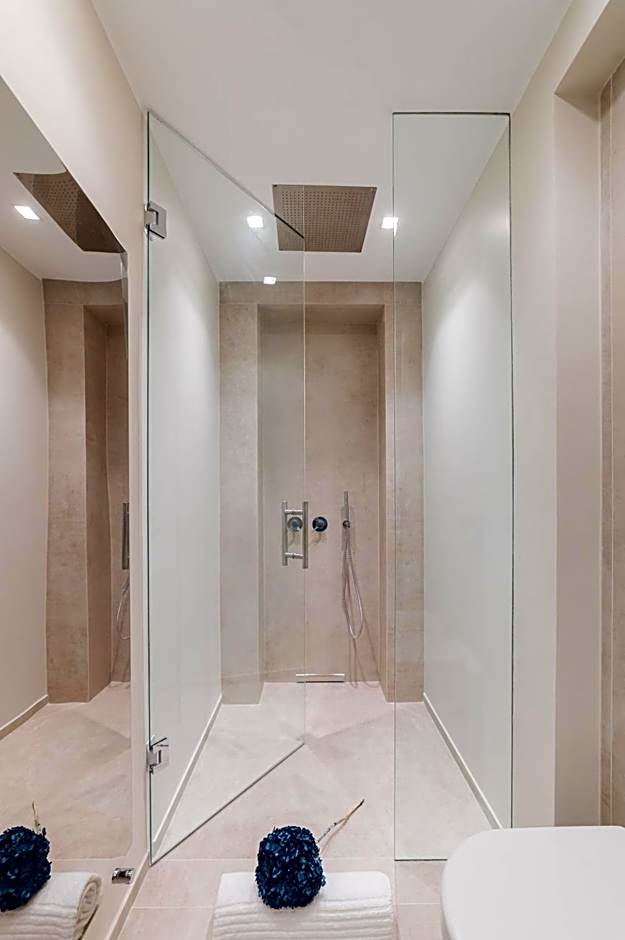 Naxi Suites