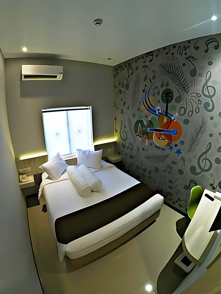 Front One Boutique Brani Solo