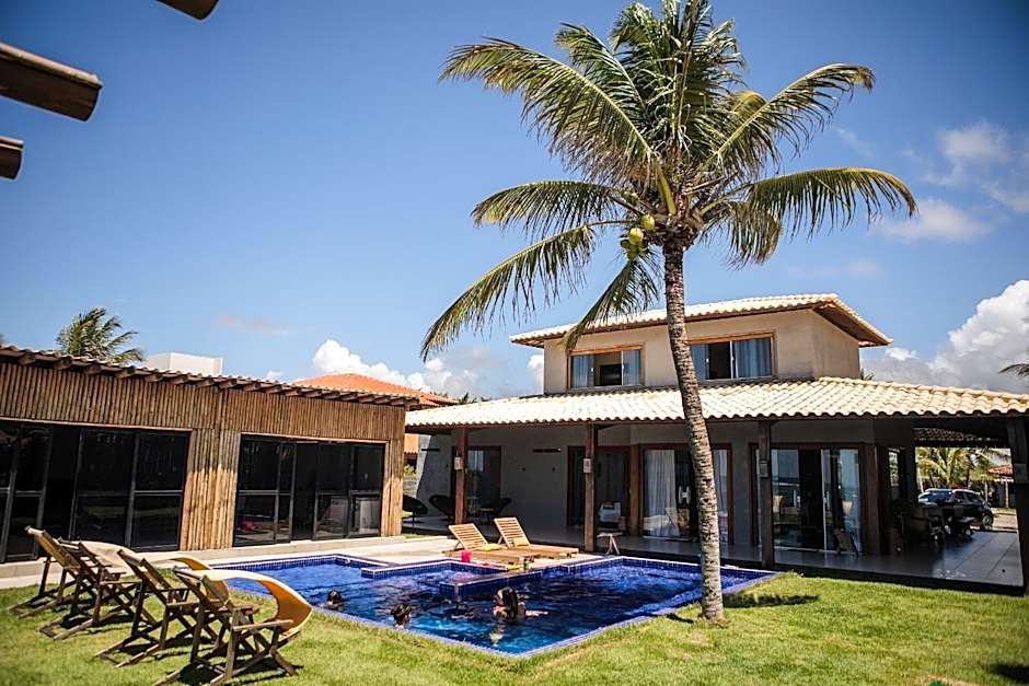 Casa com 5 suítes, sauna, piscina e área gourmet