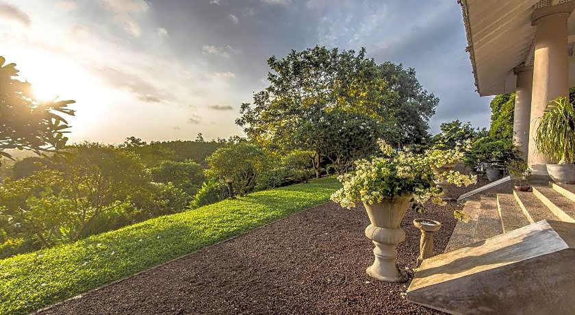 Villa Mayurana by Edwards Collection