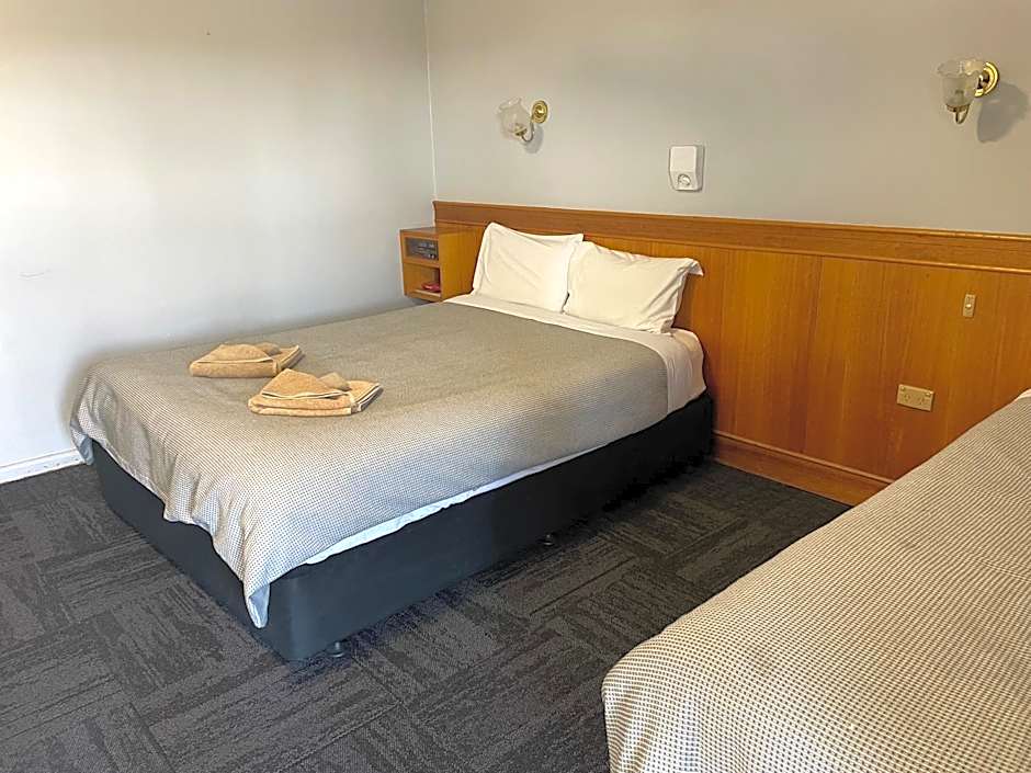 County Lodge Motor Inn