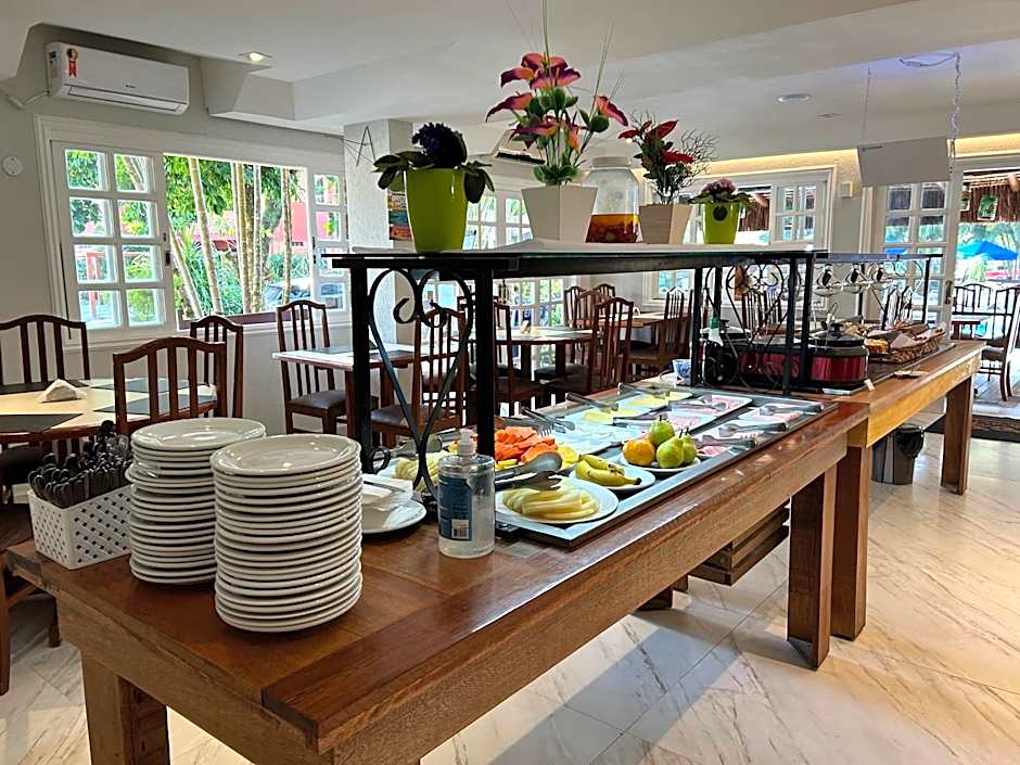 Fabuloso flat 243 Amarílis 2 piscinas climatizadas, carregador veiculo elétrico Riviera de São Lourenço, Bertioga Apartamento Duplex inteiro, cozinha equipada completa, serviço de praia, limpeza e trocas diária de toalhas, wi-fi 500mb