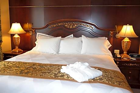 King Suite with Whirlpool - Non-smoking