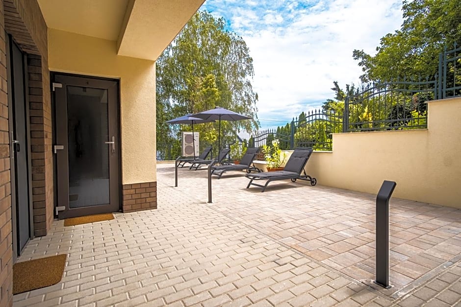 Kiss-Henézi Guest House