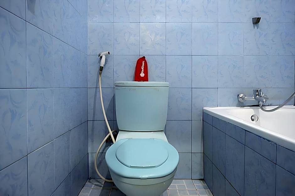 RedDoorz Plus Syariah @ Alam Raya Hotel