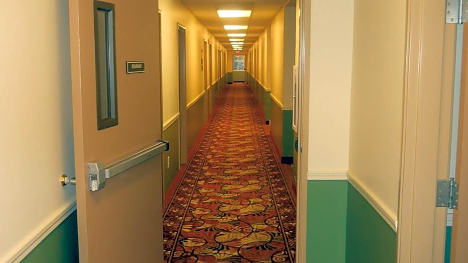 Super 8 by Wyndham Salmon