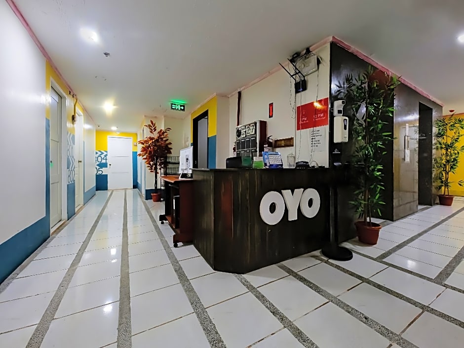 OYO 809 Crowne One Condo